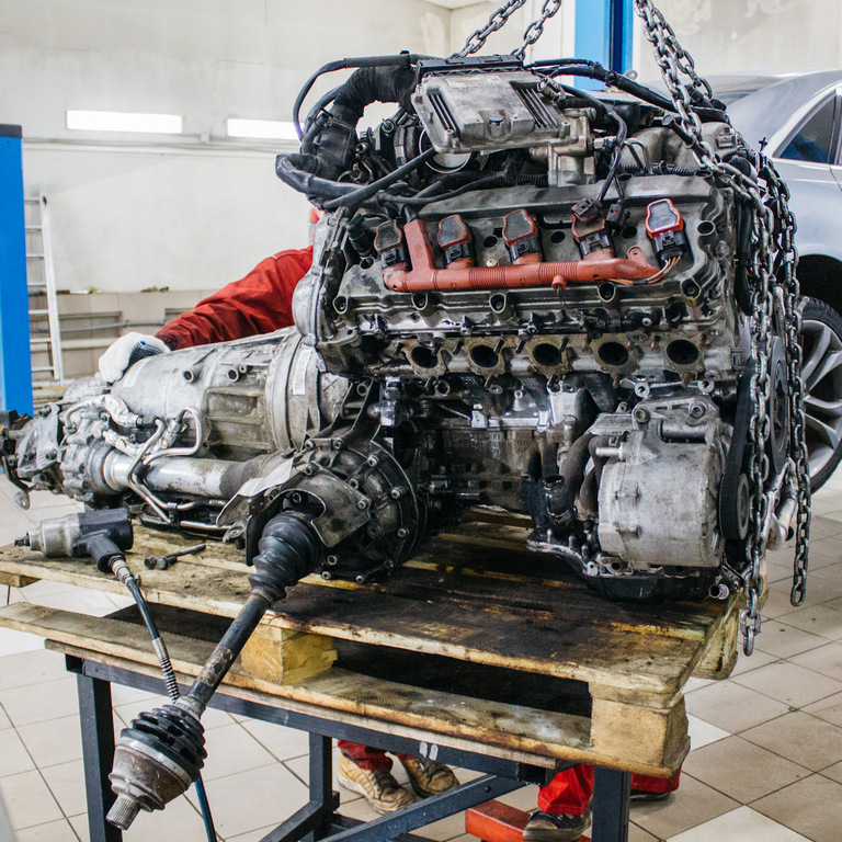 Монтаж ГБЦ Audi в сервисе